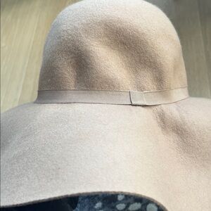 H&M 💯% wool large brim hat